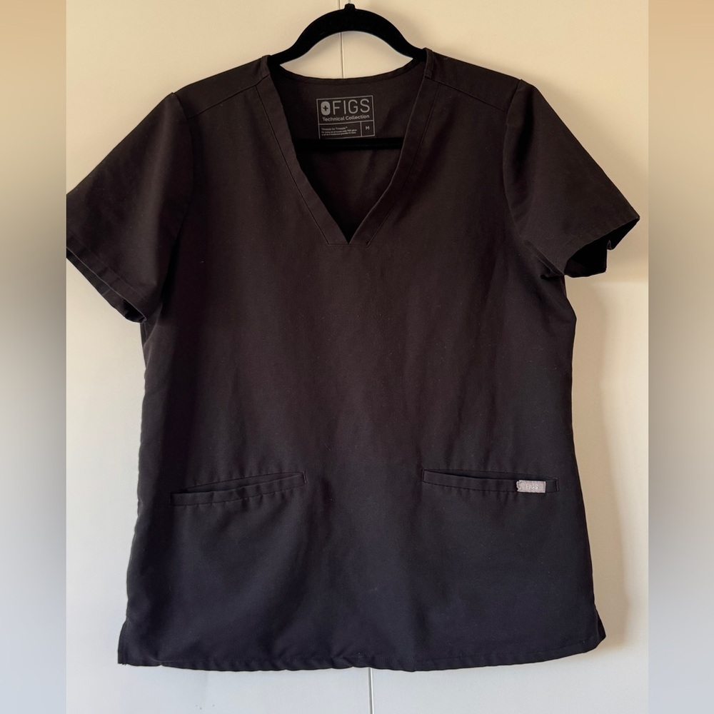 Figs Men’s Black Technical Collection V-Neck Scrub Top